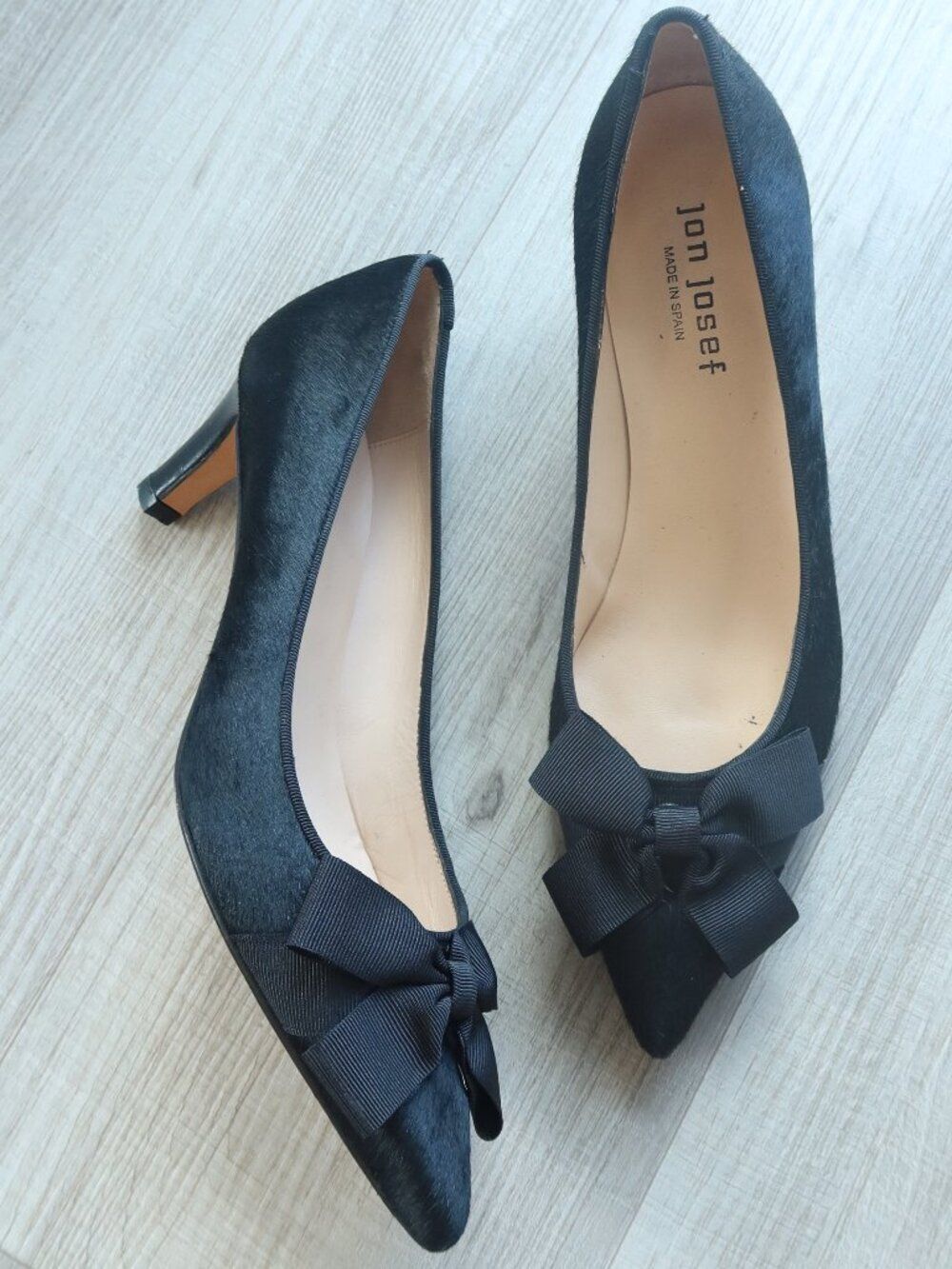 JON JOSEF black leather pumps calf hair 7.5 dance stiletto class formal bow 2.5